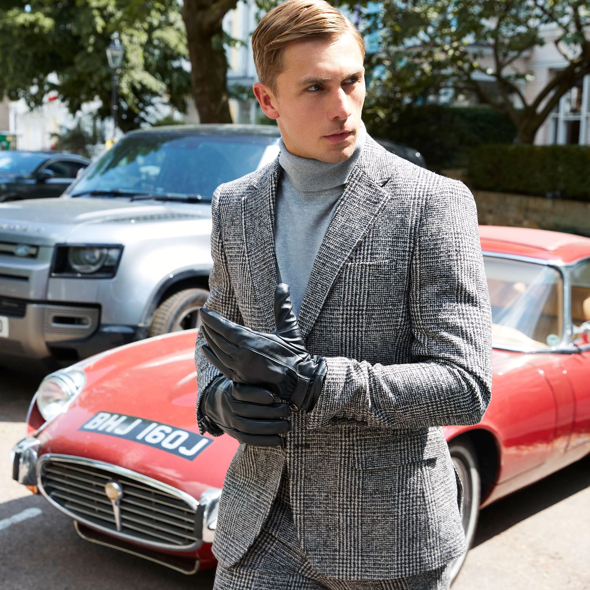 Men’s Touchscreen Lined Leather Gloves with Contrast Stitching - Image 3